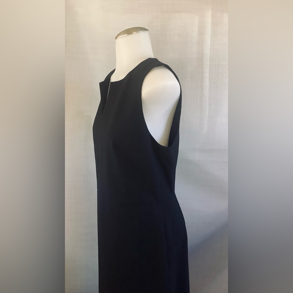 Size 4 Ann Taylor Sheath sleeveless V neck black dress shirt LBD - Picture 3 of 9